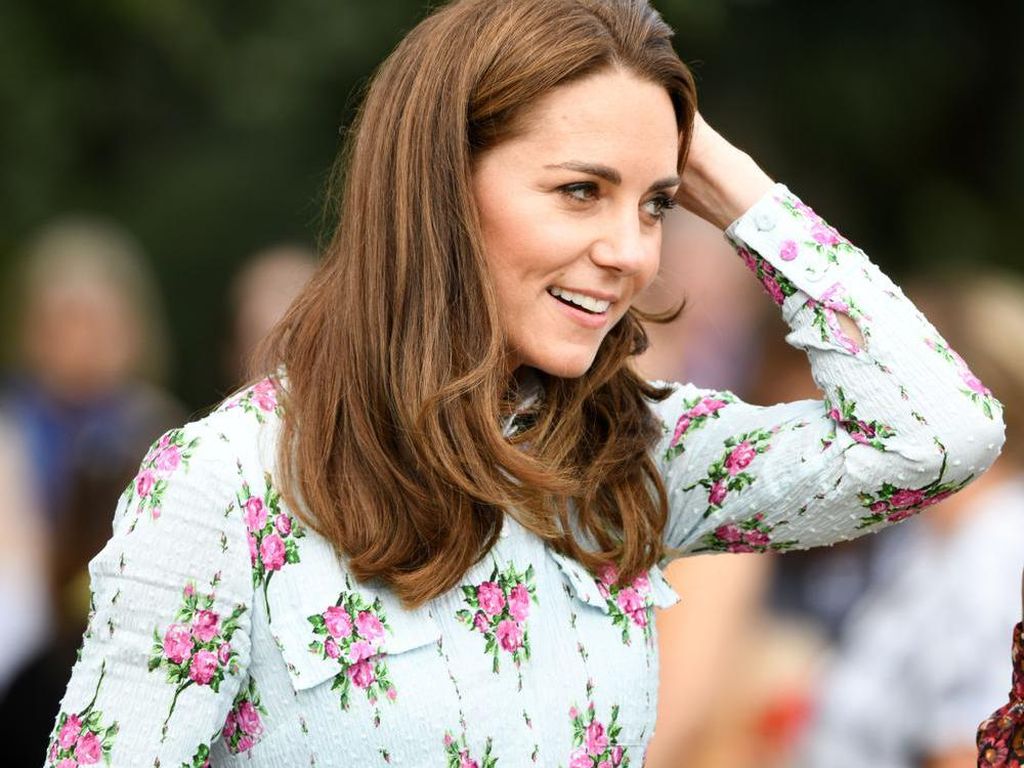 Padu Padan Gaun Warna Hijau Mint ala Kate Middleton untuk Pesta Natal