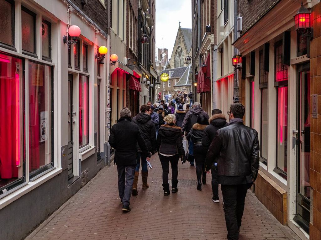 Amsterdam Melawan Serbuan Wisata Seks dan Narkoba