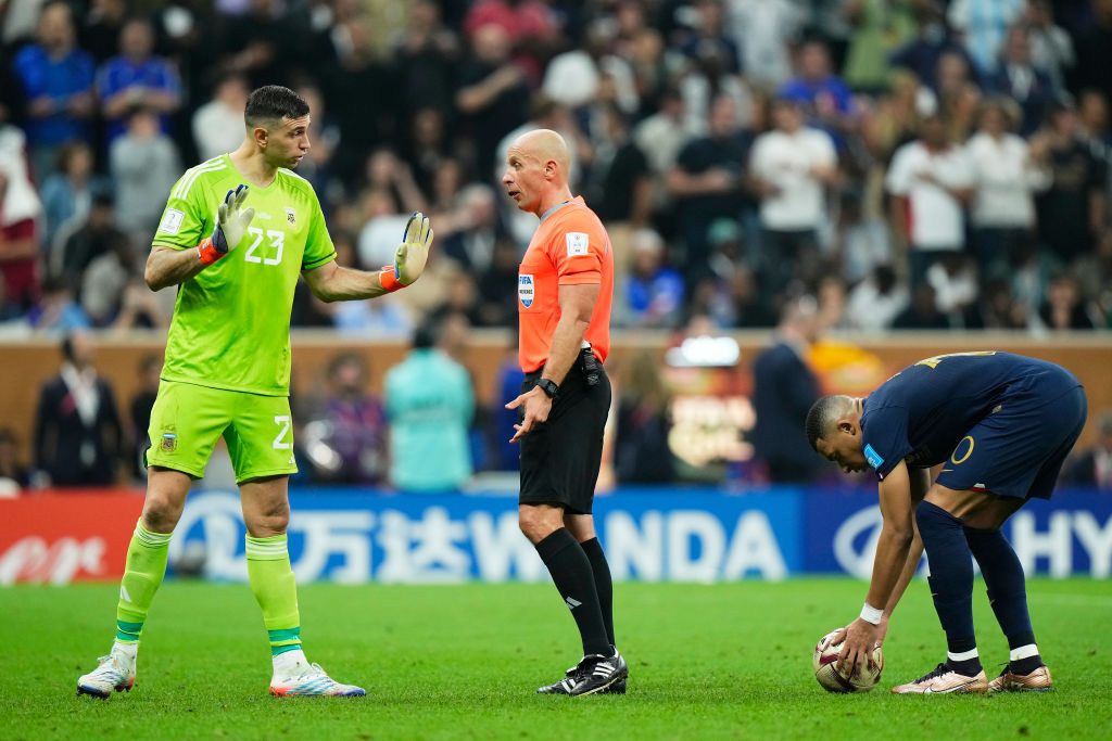 Emiliano Martinez goalkeeper of Argentina and Aston Villa speaks with the referee Szymon Marciniak during the FIFA World Cup Qatar 2022 Final match between Argentina and France at Lusail Stadium on December 18, 2022 in Lusail City, Qatar. (Photo by Jose Breton/Pics Action/NurPhoto via Getty Images)