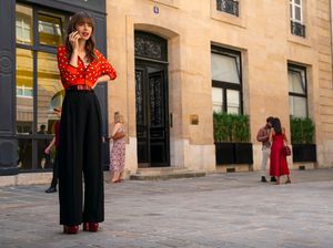 Review Emily In Paris (Season 3): Suka Duka Kerja di Paris!