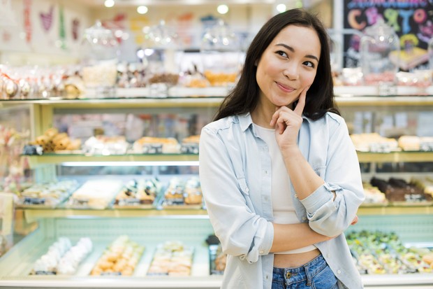 Ilustrasi memilih makanan