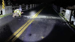 Jembatan di California Rusak Diguncang Gempa M 6,4