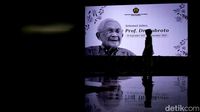 Jenazah Subroto Disemayamkan di Kementerian ESDM