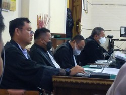 JPU KPK Disoraki Pengunjung saat Sidang Kasus Suap Unila