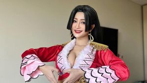 Kameaam Bikin Terbelalak Cosplay Jadi Boa Hancock dan Nami One Piece