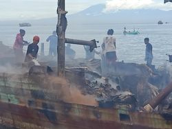 Dua Kapal Terbakar di Pengambengan Berhasil Ditarik ke Pinggir