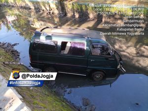 Kecelakaan Mobil Vs Bentor Terjadi di Jalan Samas Bantul