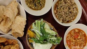Khantoke Nikmat Kuliner Khas Ditambah Lenggok Lembut Para Penari