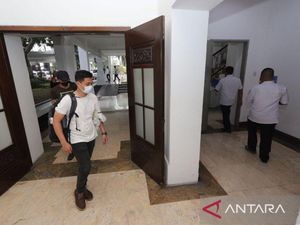 Respons Sekda Jatim soal KPK Geledah Ruang Kerja Khofifah dan Emil Dardak