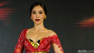 8 Foto Gek Bali Laksmi di Penjurian Miss Universe 2022