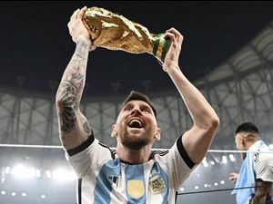 Foto Messi Angkat Trofi Piala Dunia Pecahkan Rekor Instagram Foto Messi Angkat Trofi Piala Dunia Pecahkan Rekor Instagram