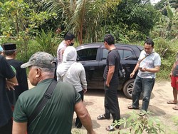 Pria Ditemukan Tewas Telentang dalam Mobil di Klapanunggal Bogor