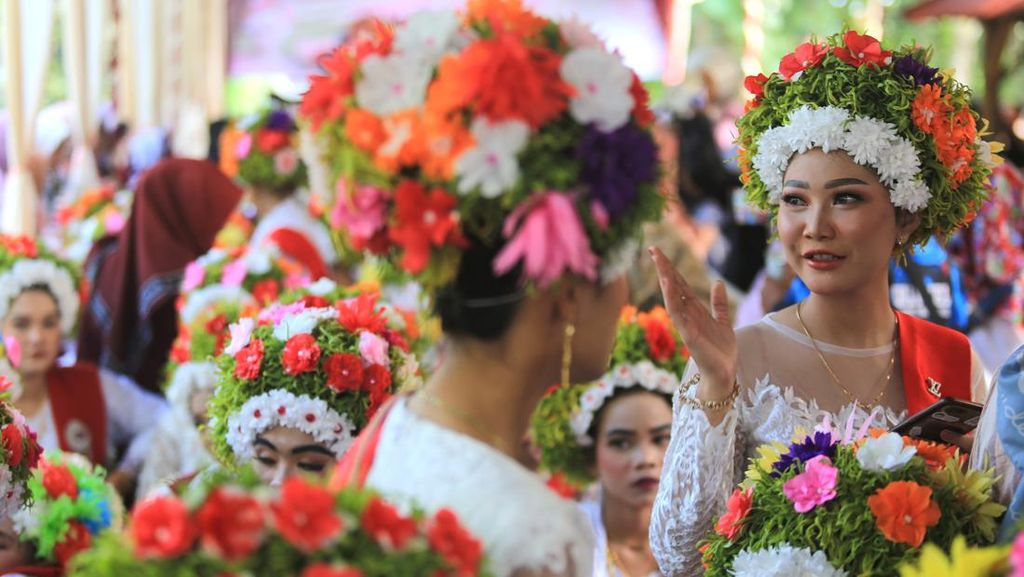 Mengenal Adat Ngarot, Tradisi Jelang Musim Tanam Padi di Indramayu Mengenal Adat Ngarot, Tradisi Jelang Musim Tanam Padi di Indramayu