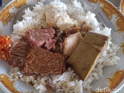 Juara Enaknya! 5 Menu Daging-Jeroan di Warung Gang Amboina Bangkalan
