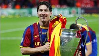 Messi dengan trofi Liga Champions usai mengalahkan Manchester United pada babak final di Stadion Wembley, London pada 28 Mei 2011. Barcelona menang 3-1. Messi pernah empat kali memenangi gelar juara Liga Champions. Getty Images/VI-Images  