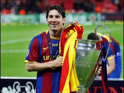 Messi dengan trofi Liga Champions usai mengalahkan Manchester United pada babak final di Stadion Wembley, London pada 28 Mei 2011. Barcelona menang 3-1. Messi pernah empat kali memenangi gelar juara Liga Champions. Getty Images/VI-Images  