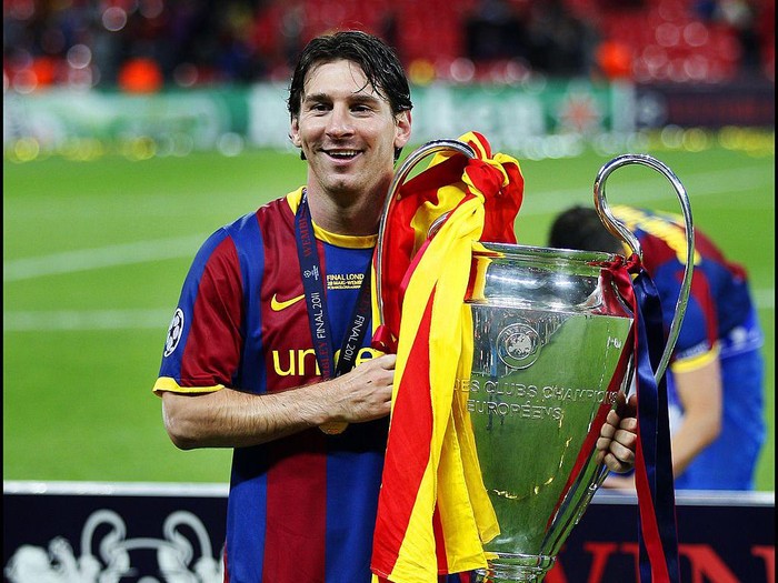 Lionel Messi with the trophy after the UEFA Champions League final between FC Barcelona and Manchester United FC at Wembley Stadium on May 28, 2011 in London, England.  (Photo by Vi-Images/VI-Images via Getty Images)