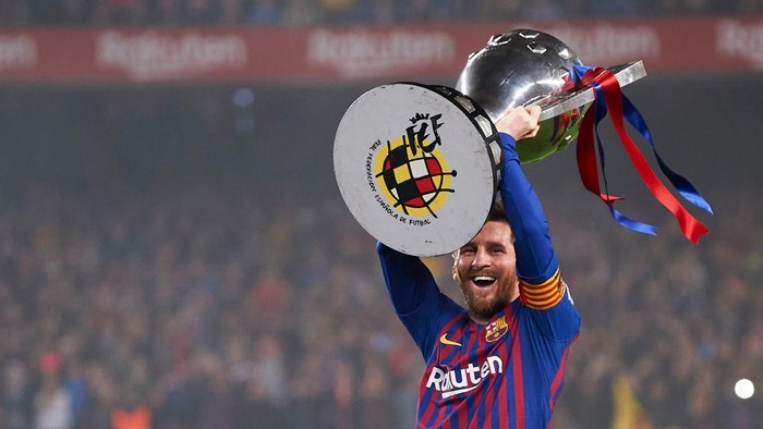 Lionel Messi of Barcelona celebrates after Barcelona won their 26th league title at the end of the Spanish League football match between Barcelona and Levante at the Camp Nou stadium in Barcelona on April 27, 2019 (Photo by Jose Breton/NurPhoto via Getty Images)