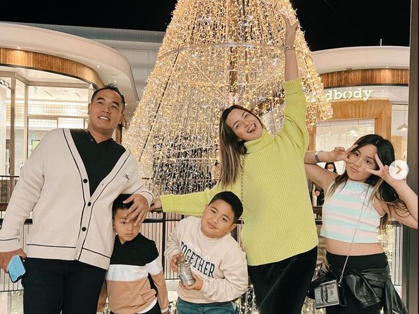 7 Momen Nia Ramadhani Liburan ke Amerika, Piknik Hingga Olahraga Bareng Anak