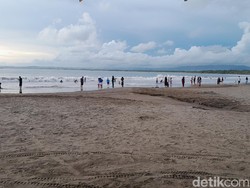 Cuaca Ekstrem, Wisatawan Diimbau Tak Berenang di Pantai Pangandaran