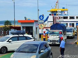 Pelabuhan Ketapang Diserbu Wisatawan yang Hendak ke Bali Jelang Nataru