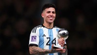 Enzo Fernandez (Argentina) dan Jude Bellingham (Inggris) sama-sama bukukan 15 tekel. Menariknya, dua pemain itu masih muda, Enzo berusia 21 tahun dan menangi penghargaan pemain muda terbaik, sementara Bellingham masih berusia 19 tahun (Getty Images)