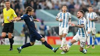 Dilansir dari BR Sport, Luka Modric (Kroasia) dan Sofyan Amrabat (Maroko), sama-sama bukukan 10 tekel sukses di Piala Dunia 2022 (Getty Images)