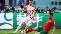 Mateo Kovacic (Kroasia) dan Achrah Hakimi (Maroko) jadi dua pemain yang paling banyak lakukan tekel di Piala Dunia 2022. 17 tekel sukses dicatatkan mereka! (Getty Images)