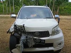 Penampakan Mobil Karyawan Bank di Konsel Tabrak 3 Pelajar hingga Tewas