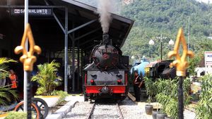 Kereta Api Wisata Mak Itam Kembali Beroperasi