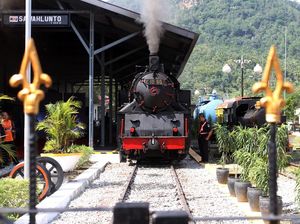 Kereta Api Wisata Mak Itam Kembali Beroperasi Kereta Api Wisata Mak Itam Kembali Beroperasi
