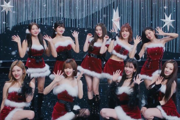 Potret Red Velvet dan aespa dalam musik video Beautiful Christmas