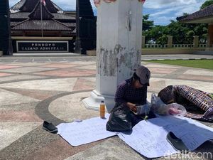 Protes Petani Blitar 3 Hari Tidur di Kantor Pemkab demi Ketemu Bupati