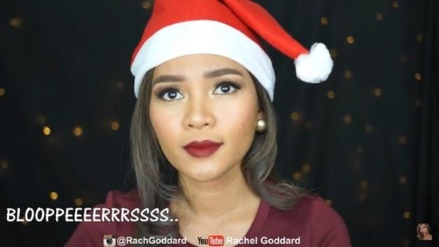 Rachel Goddard mengaplikasikan makeup bold untuk perayaan Natal