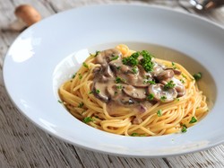 Resep Spaghetti Saus Jamur Kancing yang Populer Gurih Enaknya