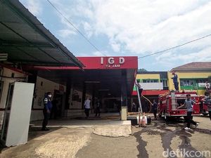 Kebakaran Plafon IGD RSUD Palabuhanratu Diduga Akibat Listrik Kebakaran Plafon IGD RSUD Palabuhanratu Diduga Akibat Listrik