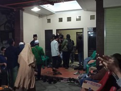 Suasana Rumah Duka Mak Nyak  Si Doel Anak Sekolahan