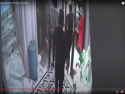 CCTV Momen Istri Sambo dan Kuat 1 Lift Berdua Ditayangkan di Sidang