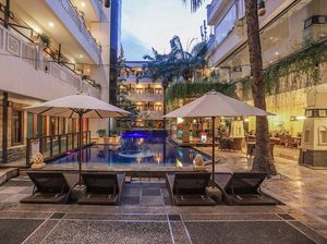Sebelum Ditemukan Tewas di Bali, Niamh Loader Minta Pelukan dari Dokter Gigi Sebelum Ditemukan Tewas di Bali, Niamh Loader Minta Pelukan dari Dokter Gigi