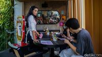Wajah-wajah Jutek Bikin Emosi di Karens Diner