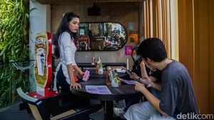 Wajah-wajah Jutek Bikin Emosi di Karens Diner