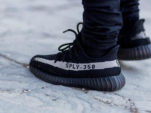 Yeezy Nggak Laku, Adidas Ditaksir Rugi Nyaris Rp 20 Triliun Yeezy Nggak Laku, Adidas Ditaksir Rugi Nyaris Rp 20 Triliun