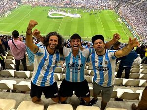 Tak Sia-sia, 3 Sekawan Gowes 6 Bulan ke Qatar Demi Tonton Messi dkk Juara