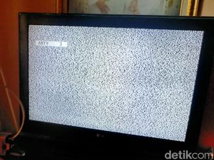 Warga Surabaya Raya Baru Ngeh Siaran TV Analog Sudah Mati Warga Surabaya Raya Baru Ngeh Siaran TV Analog Sudah Mati
