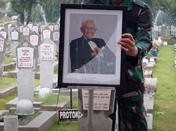 Upacara Militer Iringi Pemakaman Eks Menteri ESDM Subroto