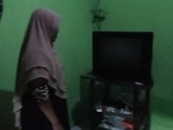 Emak-emak di Gresik Pilih Beli Sembako Daripada STB