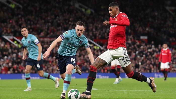 MANCHESTER, ENGLAND - DECEMBER 21: Marcus Rashford of Manchester United is challenged by Connor Roberts of Burnley during the Carabao Cup Fourth Round match between Manchester United and Burnley at Old Trafford on December 21, 2022 in Manchester, England. (Photo by Jan Kruger/Getty Images)