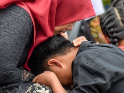 9 Dalil tentang Berbakti kepada Orang Tua, Amalan Utama Penuntun Jalan ke Surga