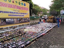 Aparat di Bogor Musnahkan 2.800 Botol Miras Jelang Natal dan Tahun Baru