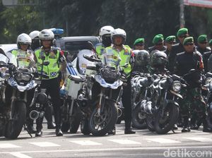 Polisi Siap Halau Rombongan Pemotor di Perbatasan Kota Bandung Polisi Siap Halau Rombongan Pemotor di Perbatasan Kota Bandung